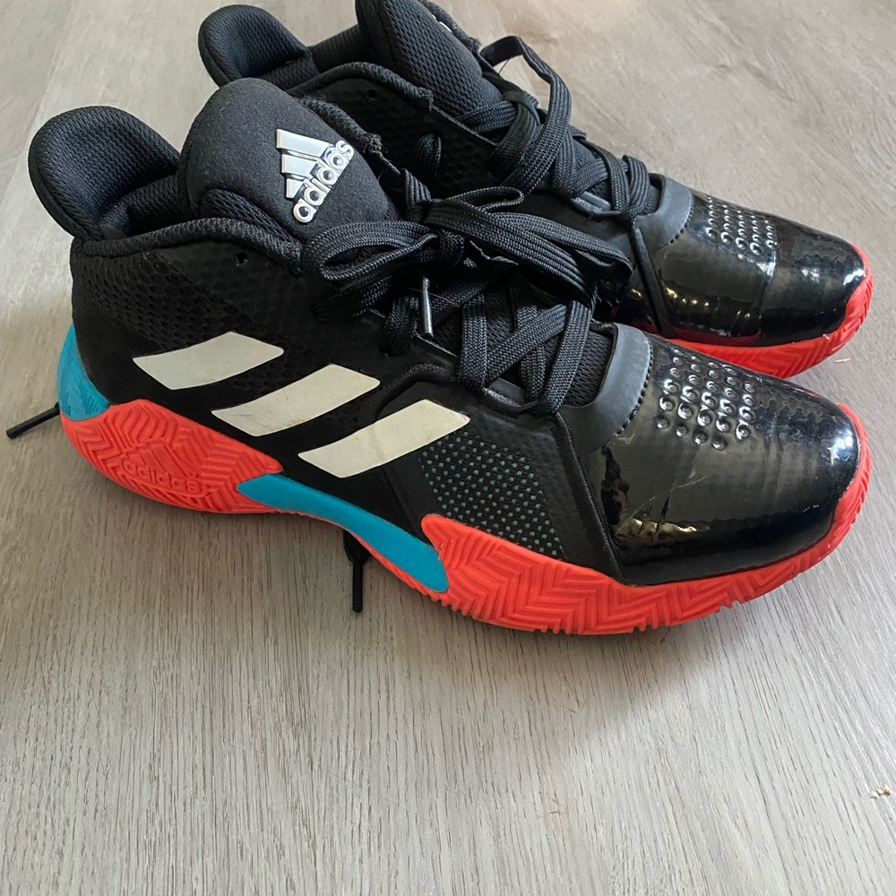 Adidas Black and orange/blue basketball shoes size 6